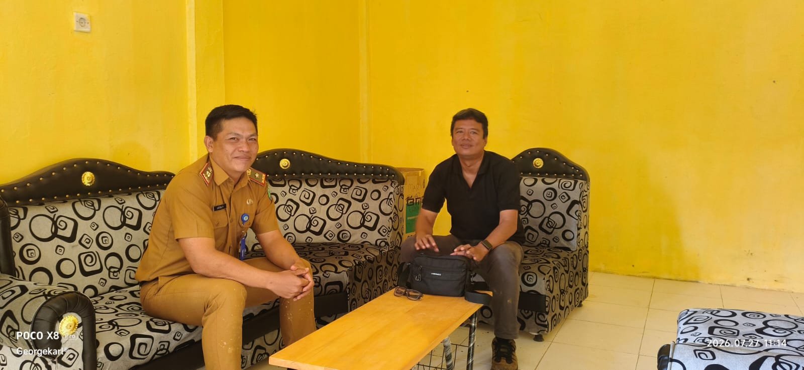 Kunjungan KKI Warsi ke Kantor Camat Krayan Tengah bahas Update Website Desa dan Kecamatan